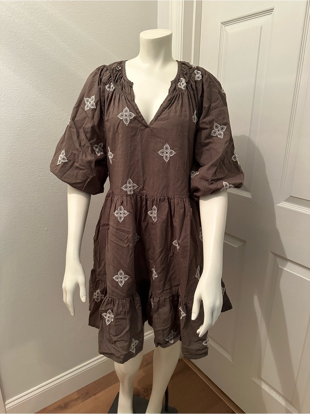 Mira Embroidered olive green flowy Dress v neck XS